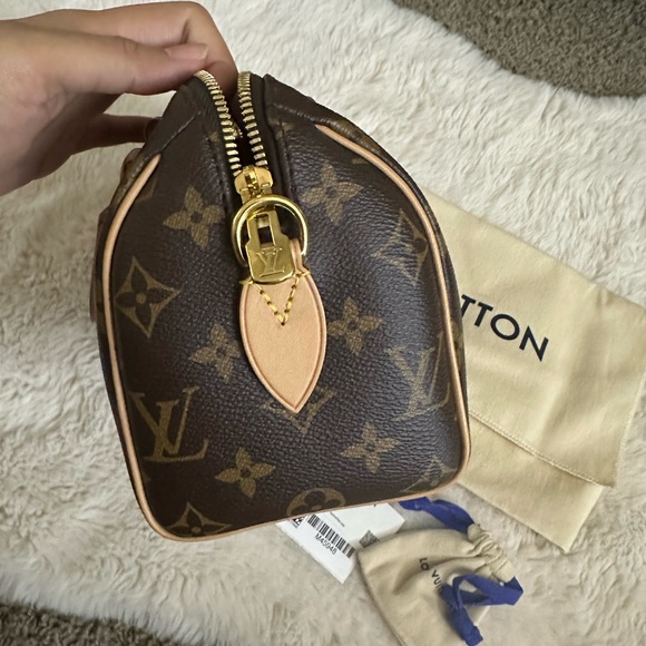 SOLD! Authentic Louis Vuitton Speedy 20 ♥️ Excellent condition. No strap. - Picture 2 of 4